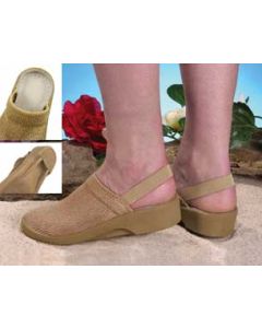 Expandable sandals with strap